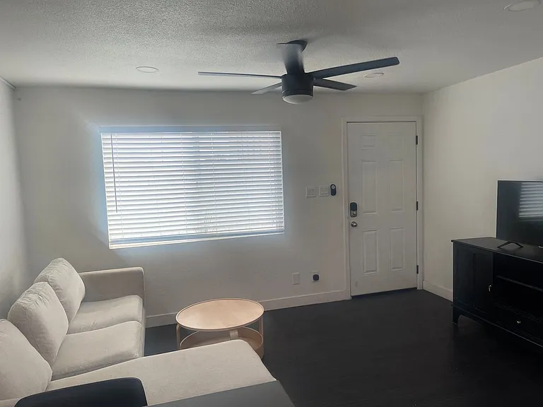 3808 E Polk St — Photo 16