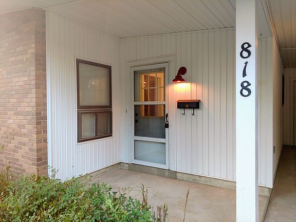 3rd image of 818 Glen St