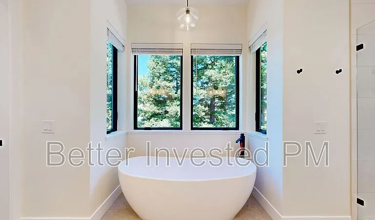 1900 Lyon Ct — Photo 6
