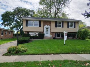 2303 Birch Ln, Rolling Meadows, IL 60008
