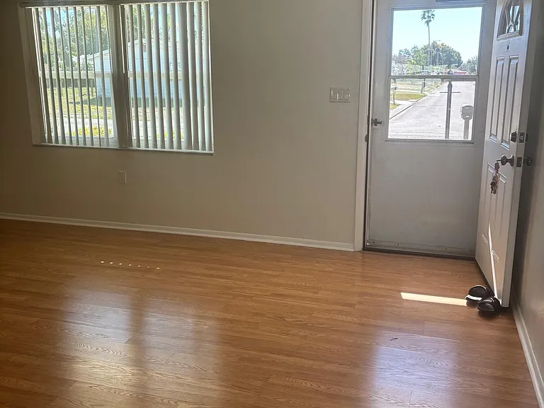 4853 Manor Dr — Photo 2