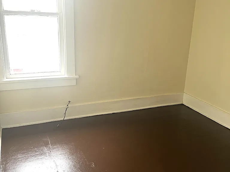 826 W 4th St #2 — Photo 12