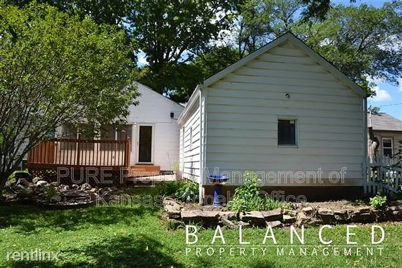 Building Photo - 722 SW Vesper Ave