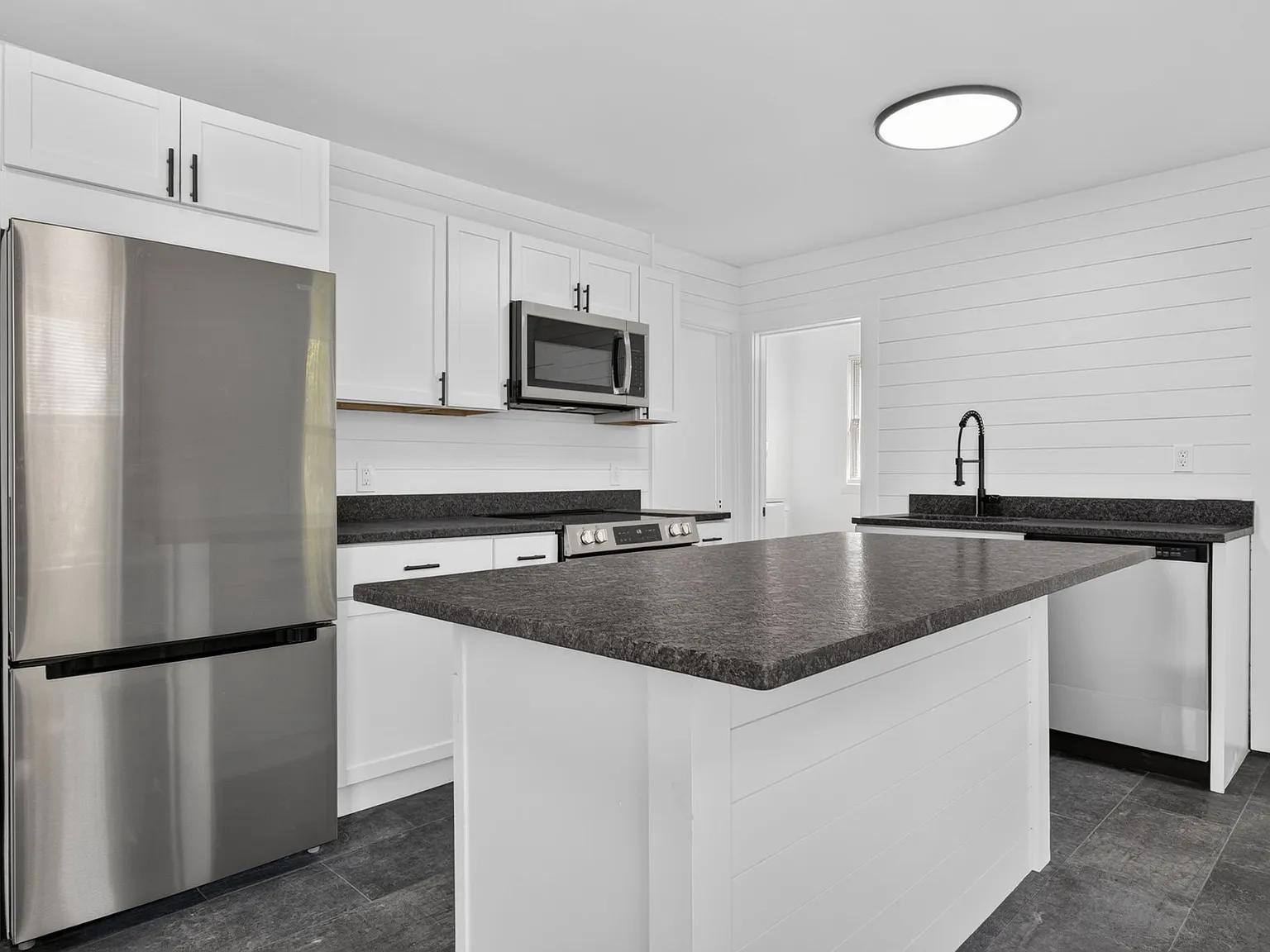 2 bed, 912 sqft, $3,700 — Photo 4