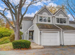 5217 Parkcrest Ln, Columbus, OH 43220