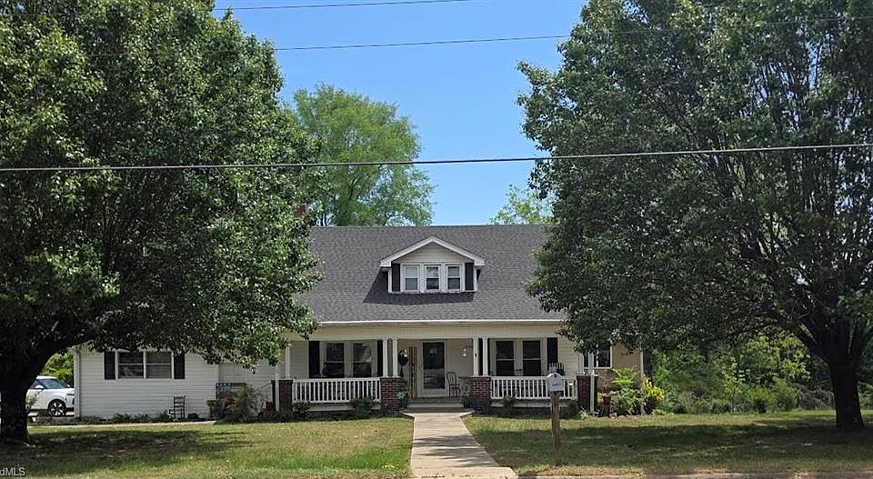 1st image of 1218 E Meadow Rd
