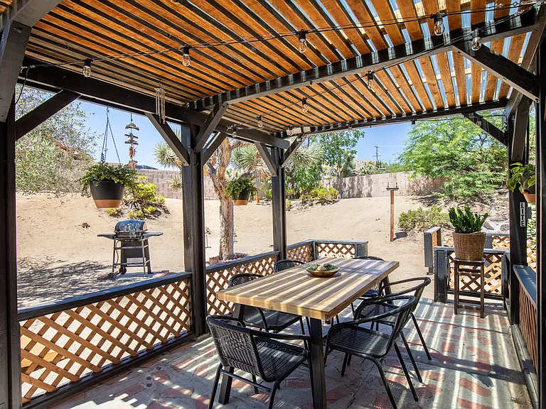 7592 Pinon Dr — Photo 2