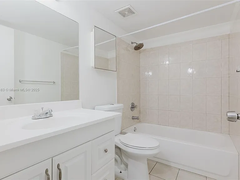 2020 NW 119th St #1122 — Photo 18