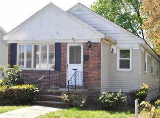 28 Actinia St, Providence, RI 02909