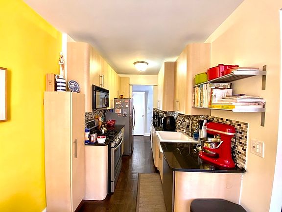 5th image of 67-40 Yellowstone Blvd APT 2D