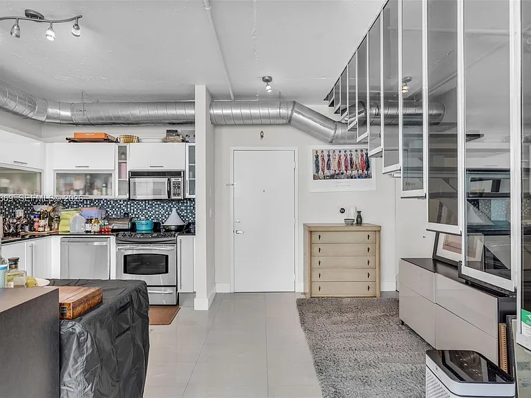 690 SW 1st Ct #Penthouse II16 — Photo 3
