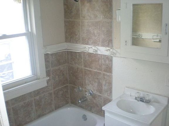 3rd image of 3402 Cypress Ave