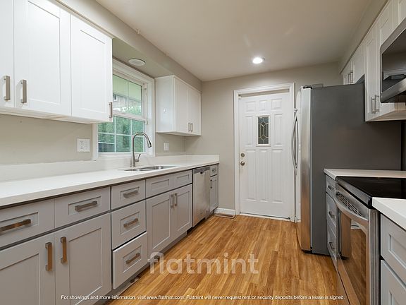 4th image of 2508 104th Pl SE