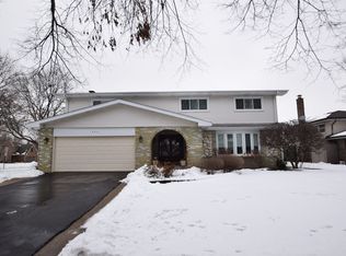 958 W Gilbert Rd, Palatine, IL 60067