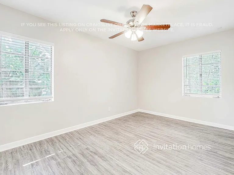 2459 Mercer Cir S — Photo 17