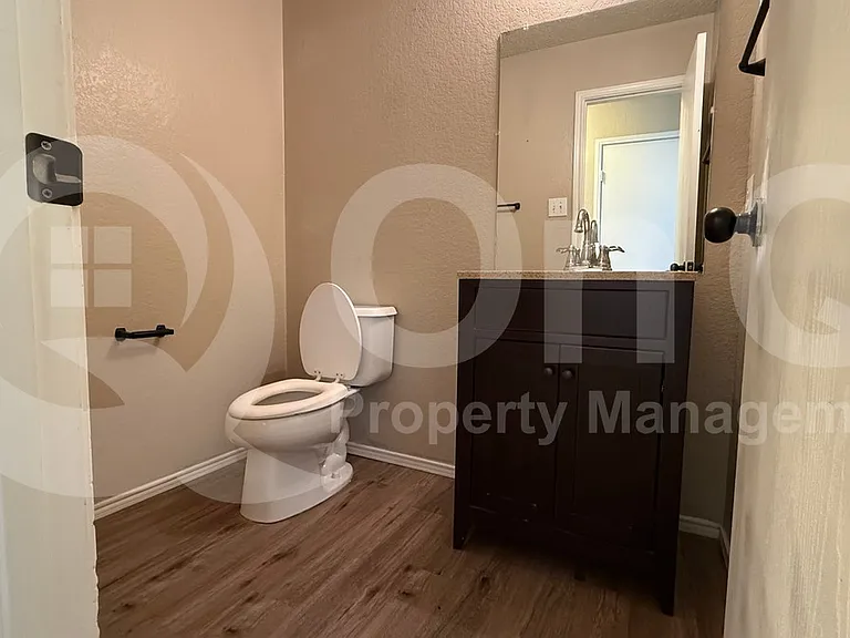 4937 Parkview Hills Ln — Photo 2