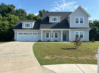 208 Penster Ct, Richlands, NC 28574
