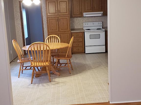 2nd image of 779 Acorn Creek Trl