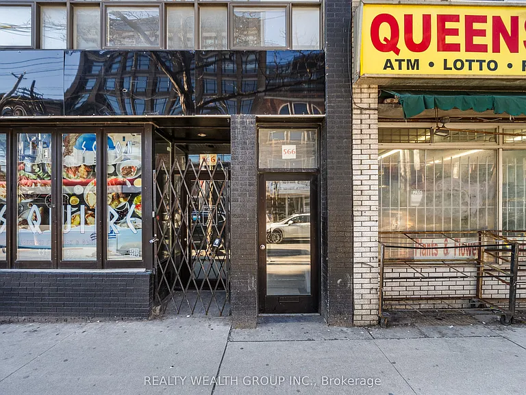 566 Queen St W — Photo 2