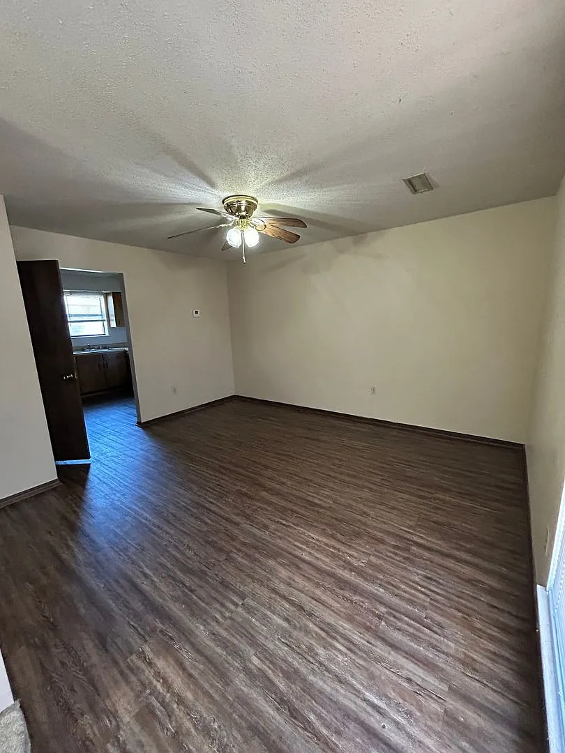 1706 West 2nd St. — Photo 2