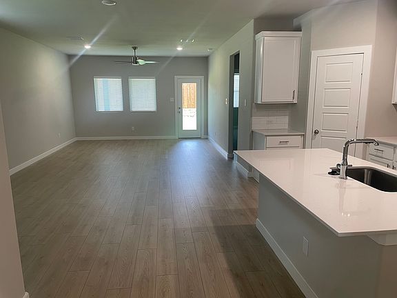 4th image of 501 Green Grass Dr