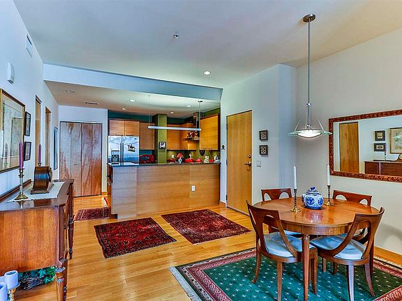 4th image of 309 W Washington Ave Unit 810
