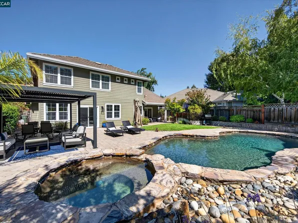 112 McMahon Ct, Martinez, CA 94553
