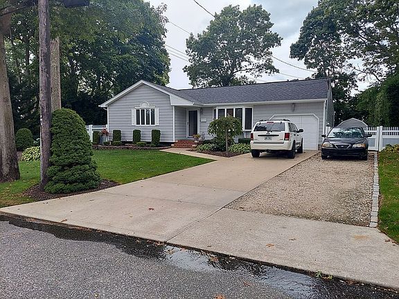 3rd image of 118 Seville Blvd