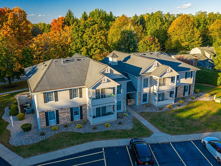 Wood Creek Apartments — Photo 20