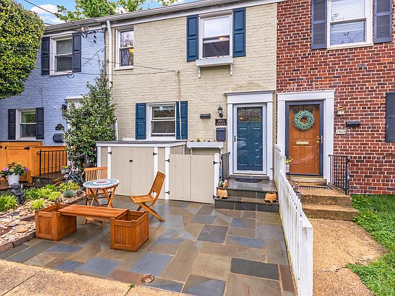 2nd image of 2911 Sycamore St #1