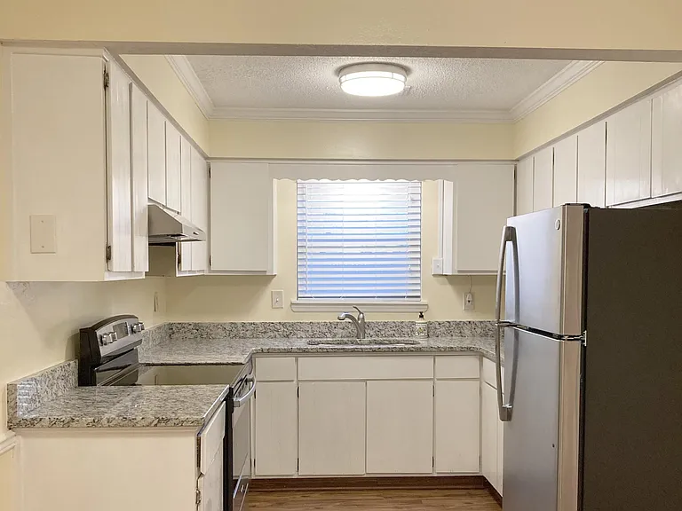 1034 Riverbend Club Dr SE — Photo 8