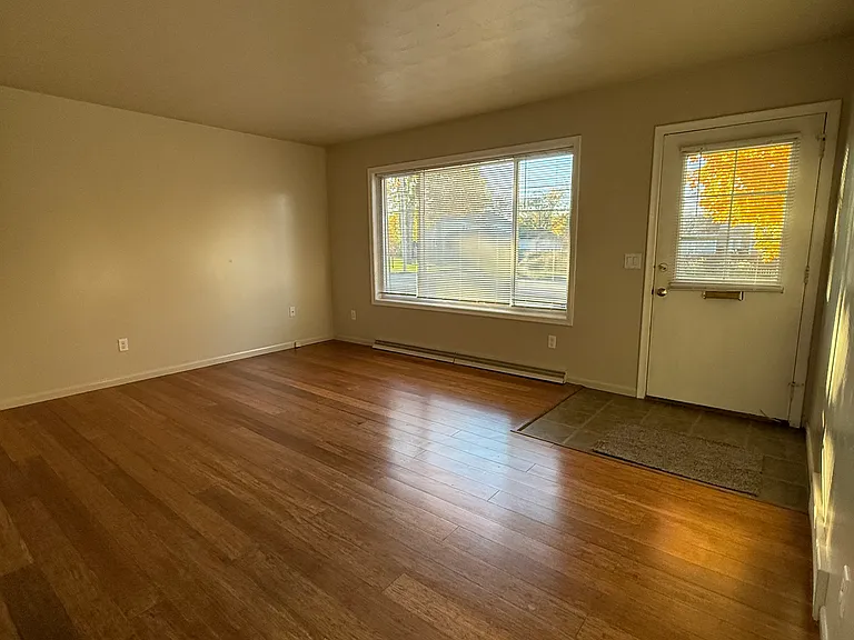 1353 Burcham Dr — Photo 14