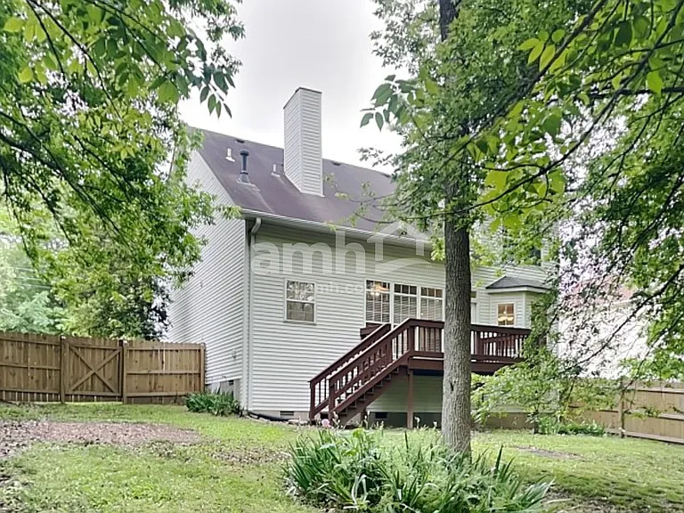 300 Ella St — Photo 17