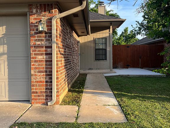 3rd image of 208 SW 92nd St