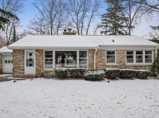 215 Leanore Ln, Brookfield, WI 53005