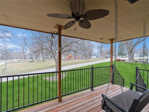 407 3rd St NE, Mitchellville, IA 50169