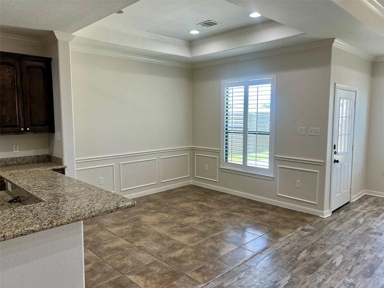 3 bed, 2.0 bath, 2285 sqft, $2,800 — Photo 3