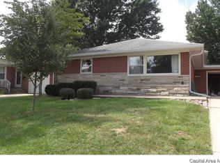 21 Robinhood Ln, Springfield, IL 62704