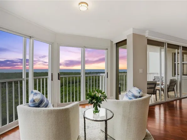 6585 Nicholas BLVD #902, NAPLES, FL 34108