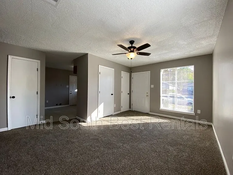 2120 Bennett Ave — Photo 7