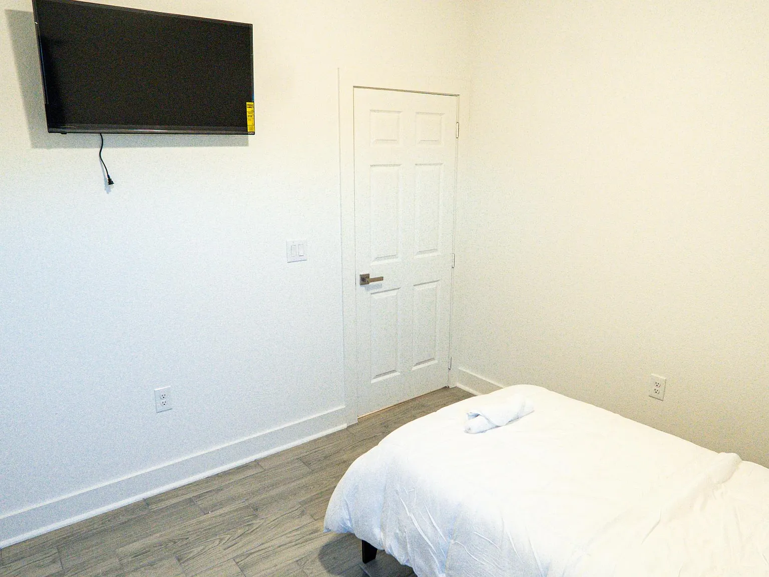 3 bed, 2.5 bath, 2524 sqft, $1,048 — Photo 2