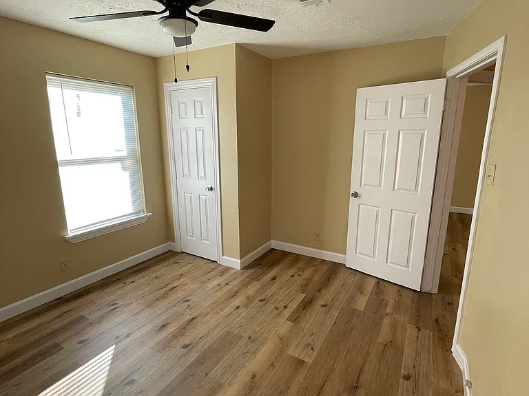 525 Royal Ave — Photo 12