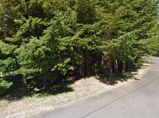 566 Redwood Rd, Whitethorn, CA 95589