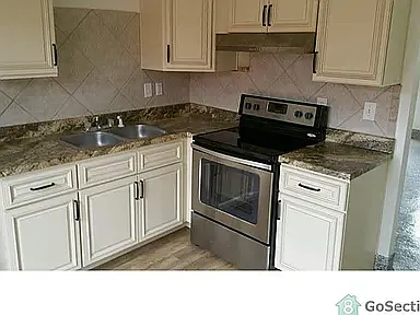 1042 N Irvington Ave — Photo 2