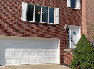 10 Manorfield Cir, Delmont, PA