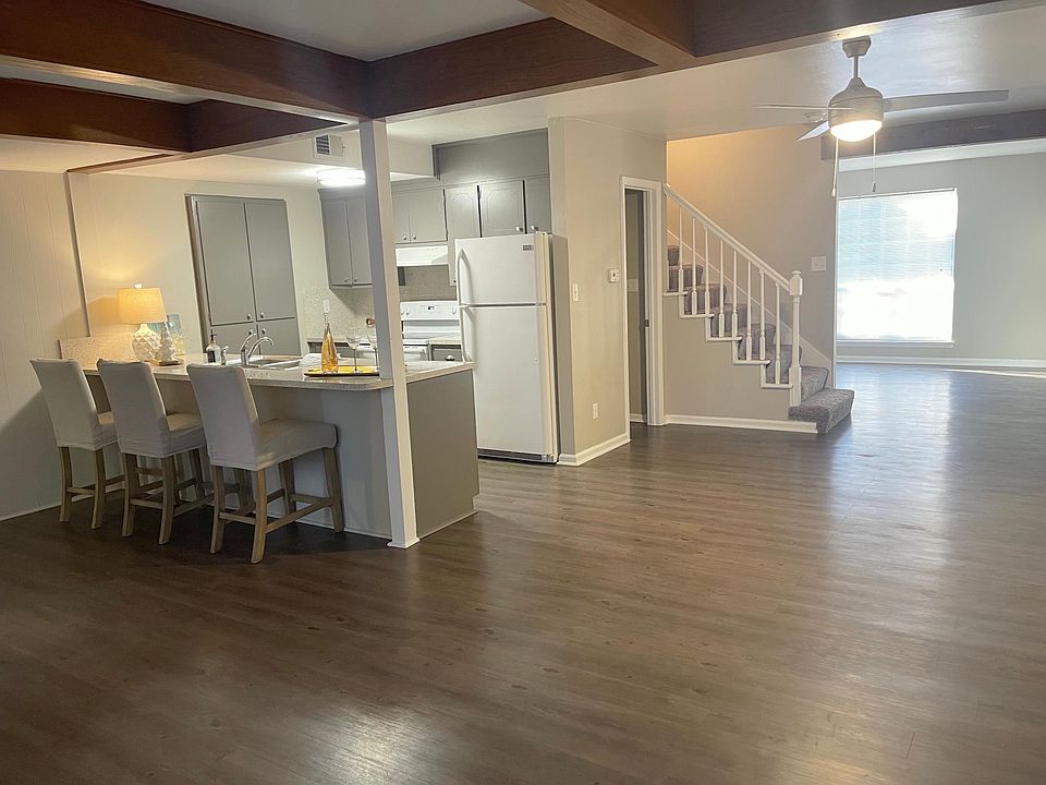 Kitchen/den area