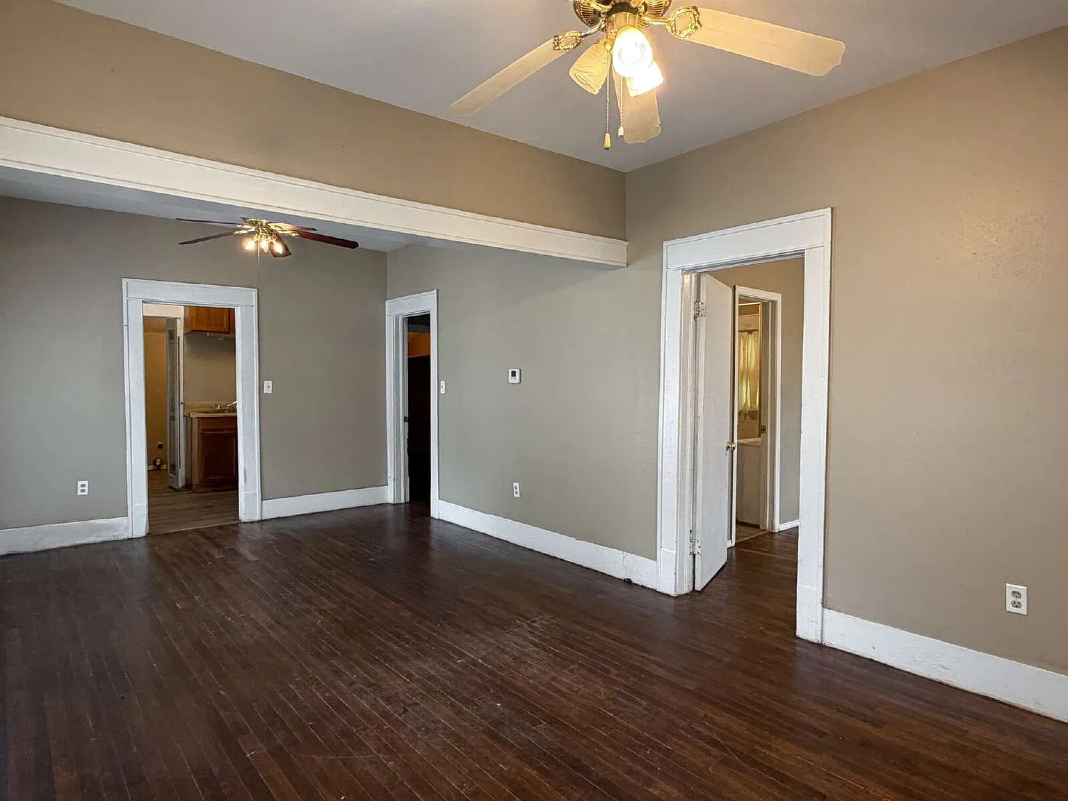 2 bed, 1.0 bath, 895 sqft, $800 — Photo 2