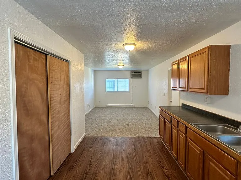 227 S Chelan Ave — Photo 2