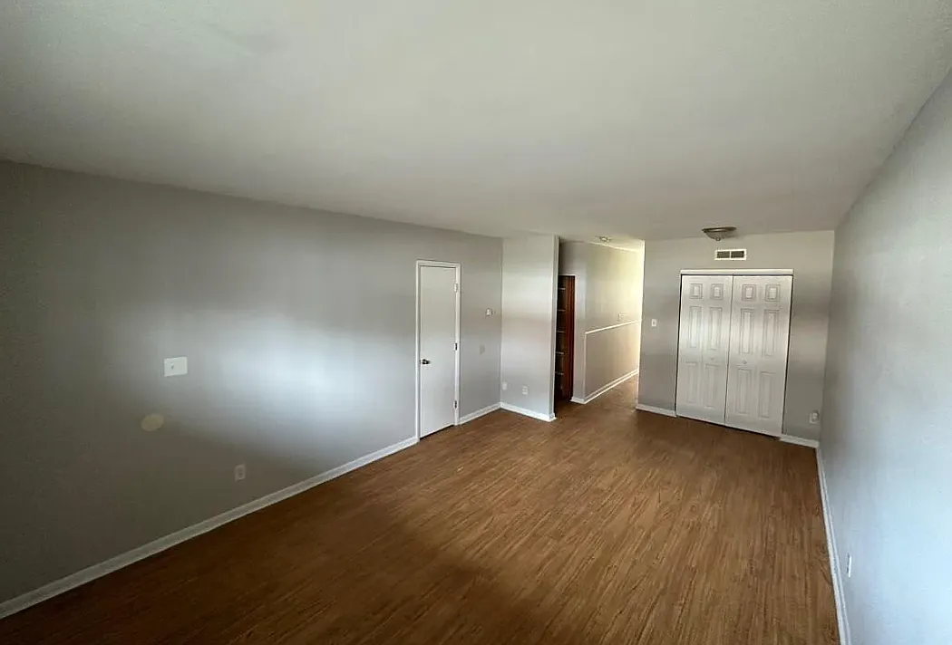 19 South Weyant Avenue — Photo 1