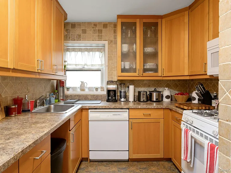 330 S Broadway #B2 — Photo 9